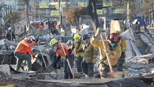 Los Angeles firefighters holding the line despite extreme winds | Honolulu Star-Advertiser