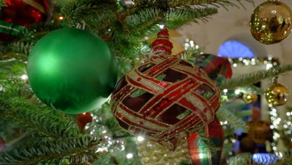 Hundreds of volunteers help decorate the White House for the holidays