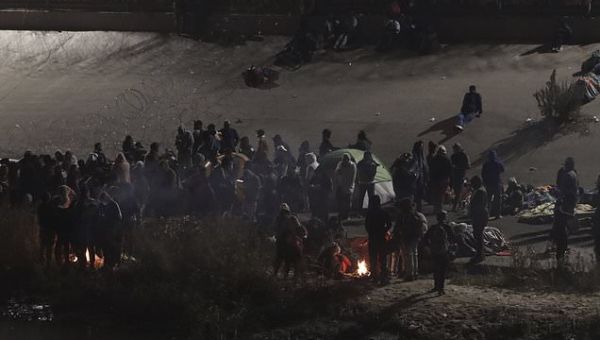 Tens of thousands wait at border for asylum limits to end