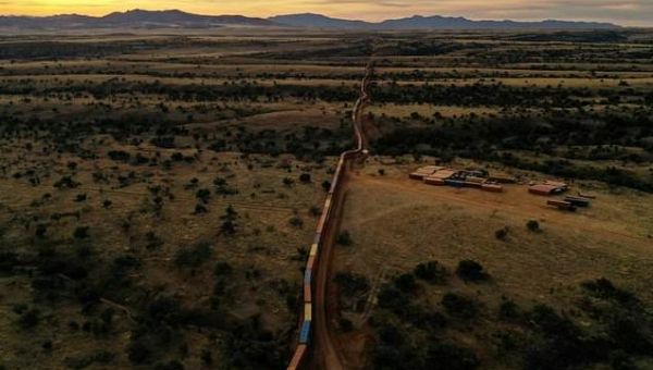 Arizona to remove shipping container wall on US-Mexico border