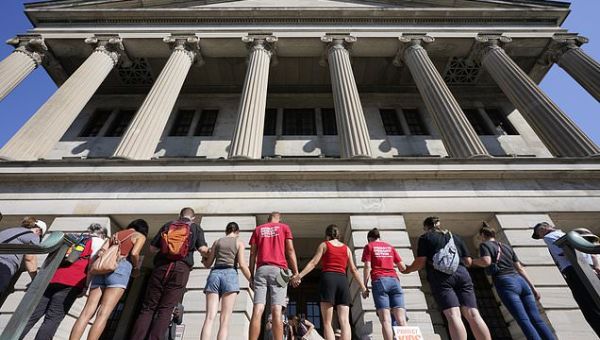 After school shooting, Tennessee lawmakers not expected to take up…