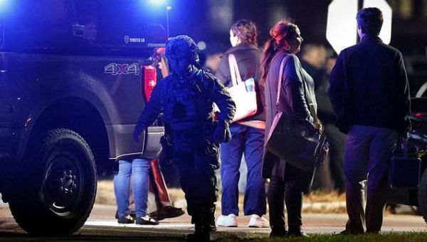 Gunman kills security guard before being fatally shot at US…