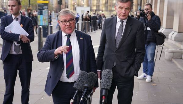 Threat to Sunak´s authority grows as Tory MPs urge him to abandon…