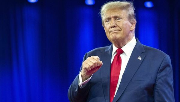 Judge orders Trump off Illinois primary ballot but puts ruling on hold