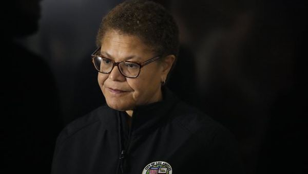 Los Angeles Mayor Karen Bass safe after suspect breaks into…