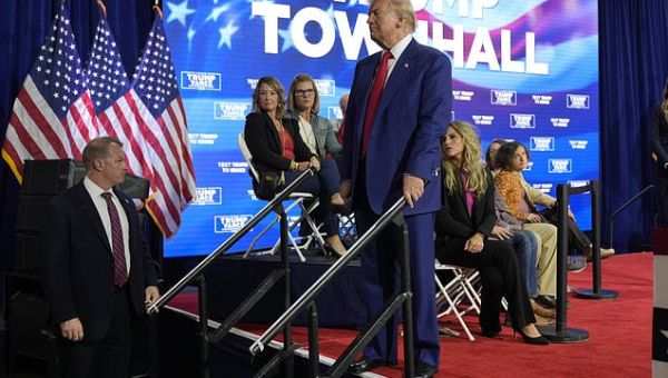 Trump’s Pennsylvania town hall turns into impromptu concert after…