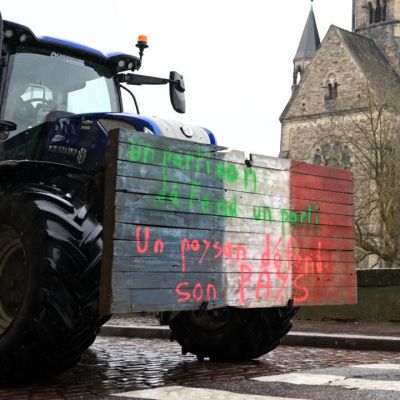 French farmers drive tractors into Paris to protest EU-Mercosur trade deal