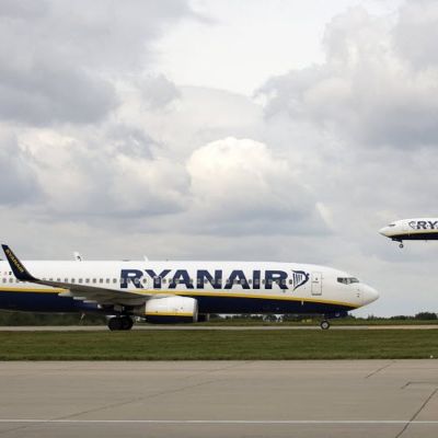 Ryanair sees lower summer fares as profit misses forecast