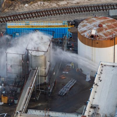 Crack in LA chemical tank may ease threat of explosion