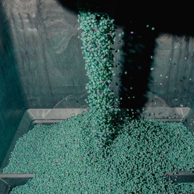 In Climate Fight, Scientists Tinker With Bacteria to Replace Corn Fertilizer