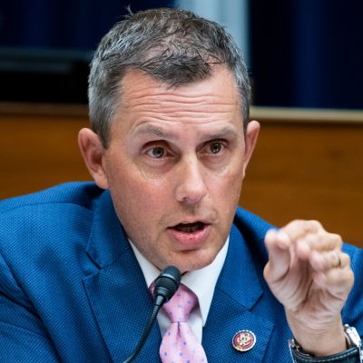 North Dakota Governor Vetoes Bill Restricting Library Books