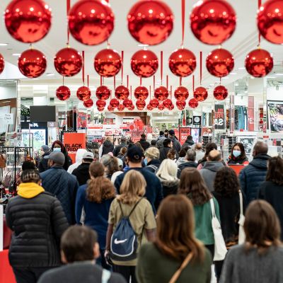Retailers’ Seasonal Hiring Plans Signal a Cooling Labor Market
