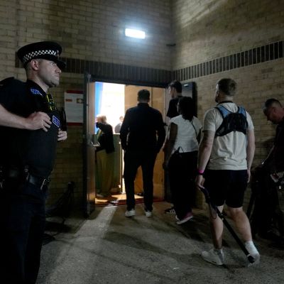 Police contest Farage ‘credible threat’ claim as Reform leader avoids Clacton count