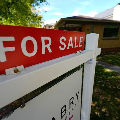 Mortgage rates remain around 6.8% as market volatility lingers