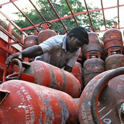Delhi Police Busts LPG Black Market Operation, Seizes 75 Cylinders