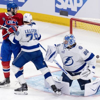 Hidden Game: Kirby Dach finds sweet redemption in OT win vs. Lightning