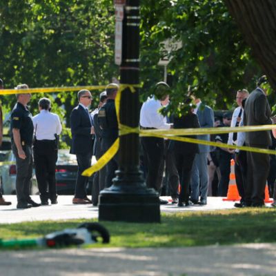 Secret Service Shoots and Wounds Armed Man Near Washington Monument