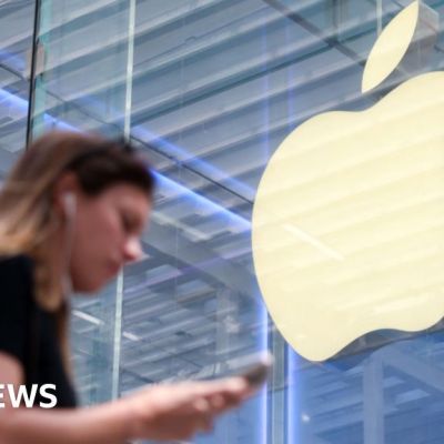 Apple pulls US immigration official tracking apps