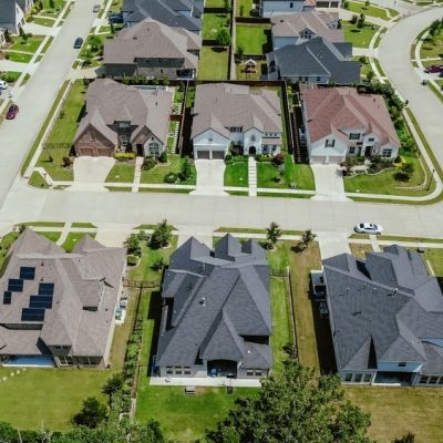 A New Community Of Homes Powered By Tesla Tech Is Selling Out Fast, Facing ‘No Issues With Trump and Musk Backlash’