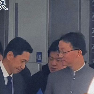 Images of Japan official appearing to bow before China counterpart go viral