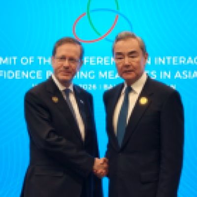 Chinese FM urges Israel to open Gaza access routes, halt West Bank settlements