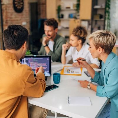 Group Therapy Goes Widespread By Using AI-Enabled Group Chats And Foregoing A Human Mental Health Therapist