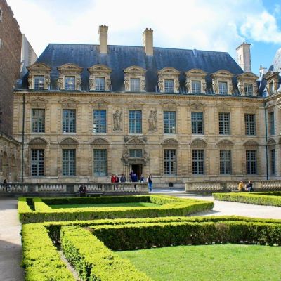 Where To Find Paris’ Historic Literary Sites: From Hemingway To Hugo