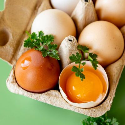 Experts told me the single difference between white and brown eggs