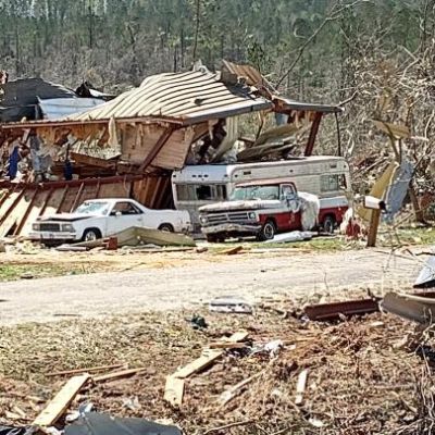 Tornado-hit Alabama community unites in unprecedented show of solidarity – Internewscast Journal