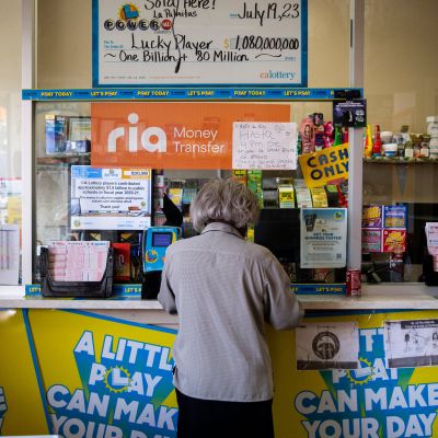 With $1.73 Billion at Stake, Lottery Hopefuls Flock to a Lucky Store in L.A.