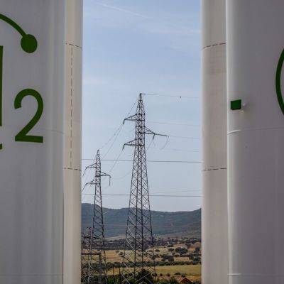 Green Hydrogen Goes From Hyped to Humbled on Eye-Popping Costs