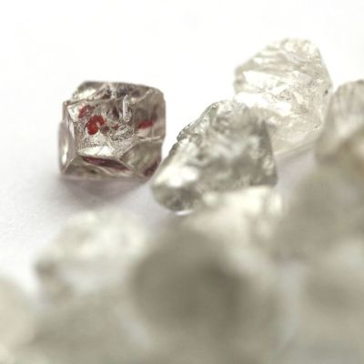 De Beers Reaches Last-Minute Deal With Botswana on Diamond Sales