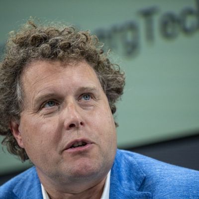 Elon Musk’s Billionaire Rocket Rival Peter Beck Is Hustling to Close Gap