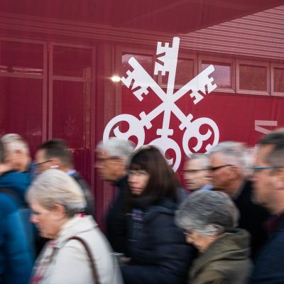 UBS Profit Beats Estimates as Traders Reap Gains from Volatility