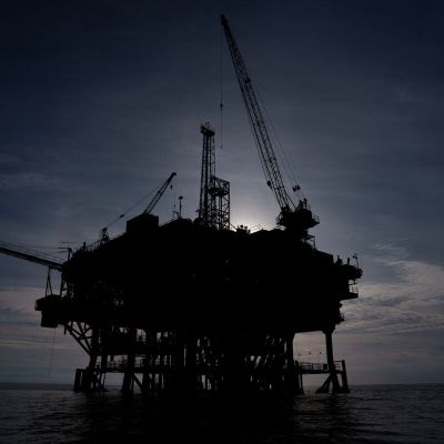 Trump Orders US Waters Open to Oil Drilling, Reversing Biden