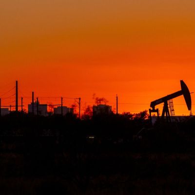 US Oil Bosses See Spending Up Despite Lower Prices, Survey Shows