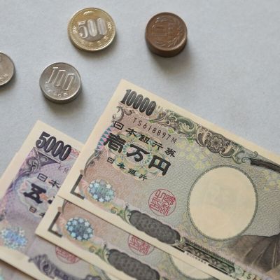 Japan to Closely Monitor Yen Impact of Trump Tariffs, Kato Says