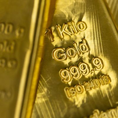 Gold Edges Higher as Market Weighs Implications of US-UK Deal