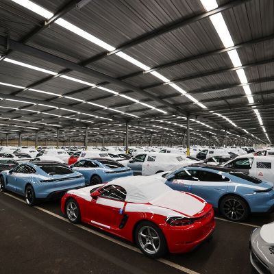 BMW, Porsche Lead German Auto Stock Rout on Trump Tariff Fears