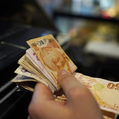 Cost of Hedging Lira Hits 8-Month High: Inside Turkey