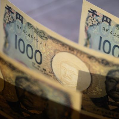 Rich Japanese Still Fear a Yen Crash, UBS Wealth Manager Says