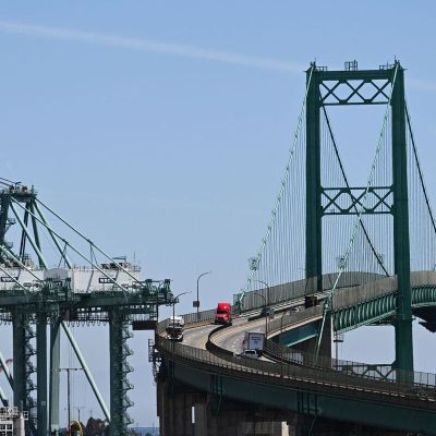 Trump Import-Tax Hike Counters Income-Tax Relief, Economists Say