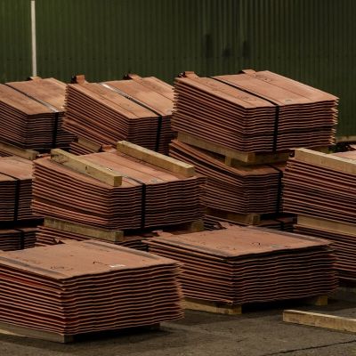 Copper Edges Higher After Slump as US Talks Up Outlook on Trade