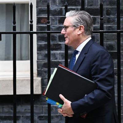 Starmer Vows to Fight On After Defense Chief’s Resignation