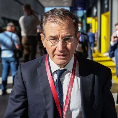 Glencore Ex-CEO Glasenberg Buys Shares for First Time Since 2015