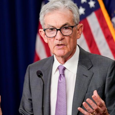 Powell Huddles With Bank CEOs to Avoid Long Legal Fight Over Capital Plan