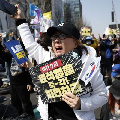 Opposition Chief Leads Candidates Eyeing South Korean Presidency