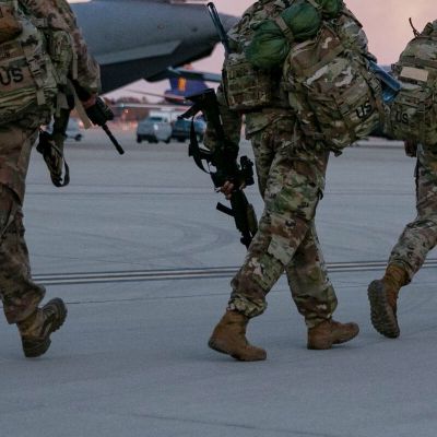 Trump to Reinstate Troops Discharged for Refusing Covid Vaccine