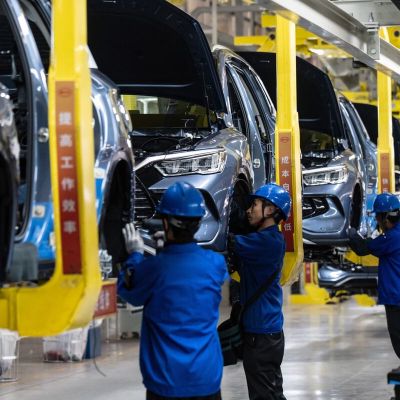 Navarro Urges EU to Block Chinese Carmakers From Gaining Ground