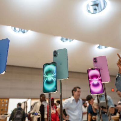 Chinese Smartphone Exports to US Plunge to Lowest Since 2011